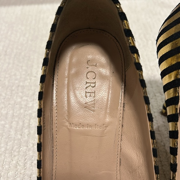J. Crew Black and Gold Stripe Leather Pump
Size 6.5 - Picture 3 of 7